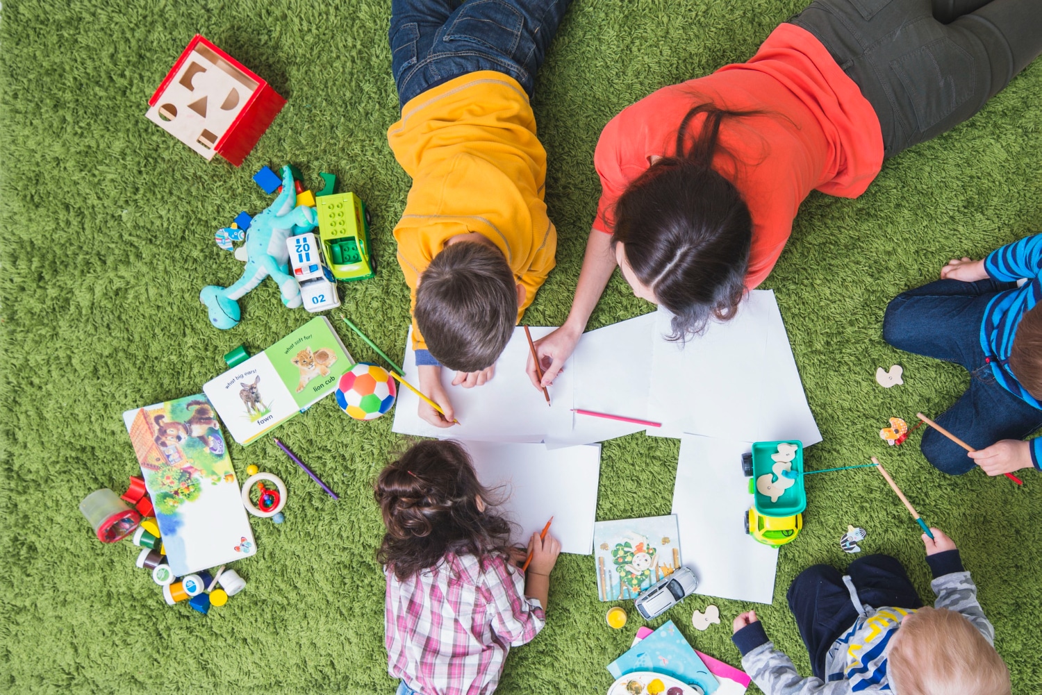 children playing and drawing